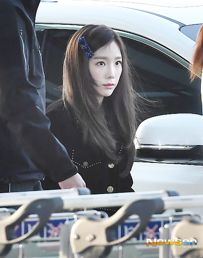 On November 30, singer Taeyeon departed for Thailand through Incheon International Airports Terminal #2 to attend overseas schedule.Taeyeon is posing on this day.Lee Jae-ha