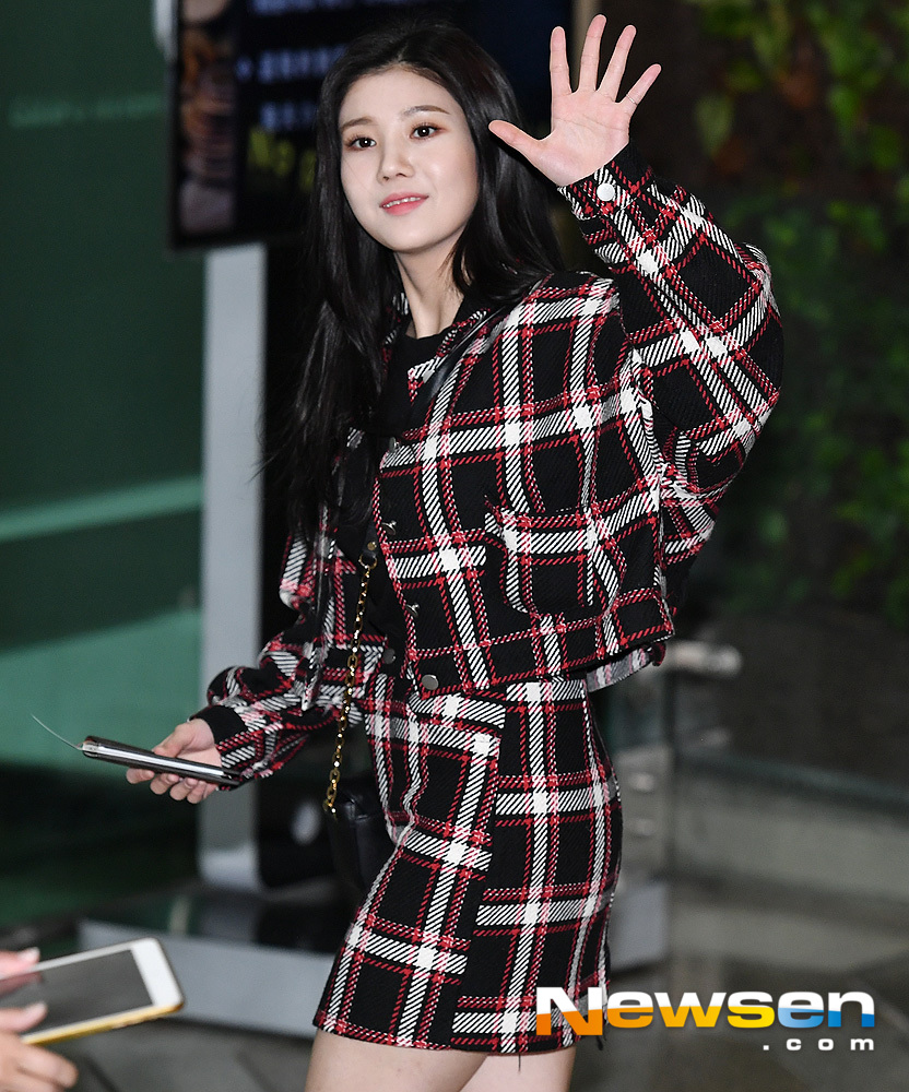 IZ*ONE Kwon Eun-bi is leaving for Japan through Gimpo International Airport in Gangseo-gu, Seoul on the afternoon of November 30th.
