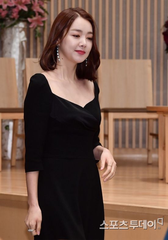 Actor So Yi-hyun attends the production presentation of Drama Fate and Fury held at SBS in Mok-dong, Seoul on the afternoon of the 30th.Fate and Fury, starring Joo Sang-wook, Lee Min-jung, So Yi-hyun, and Lee Ki-woo, will be broadcast on the 1st of next month as a realistic passion melody featuring the divergent love and anger of four men and women, including a woman who loves a man to change her fate and a man who loves her to love her, a woman who wants to take a man for her purpose and a man who wants to regain her vengeance.Nov. 30, 2018.