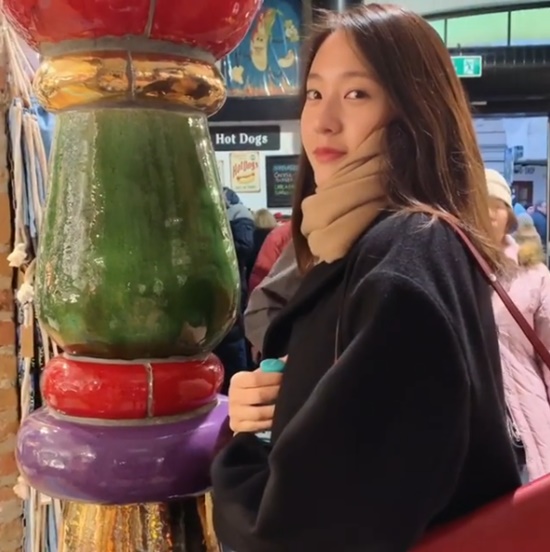 Singer and actor Krystal Jung has released a relaxed routine.Krystal Jung posted a short video on his 30th day with an article called Tourism on his instagram.Krystal Jung in the open video is walking somewhere.Krystal Jung looks back at the camera soon, and the smile makes you feel relaxed in the sightseeing spot.Meanwhile, Krystal Jung appeared in the recent OCN Krystal Jung.Photo: Krystal Jung SNS