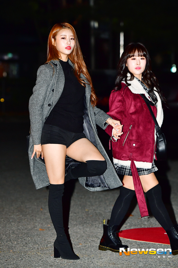 The rehearsal of KBS 2TV Music Bank was held at the public hall of KBS New Pavilion in Yeouido, Yeongdeungpo-gu, Seoul, on the morning of November 30th.Lovelyz Lee Mi-joo caught up with Eye-catching by unfolding a Way to Work sexy performance.