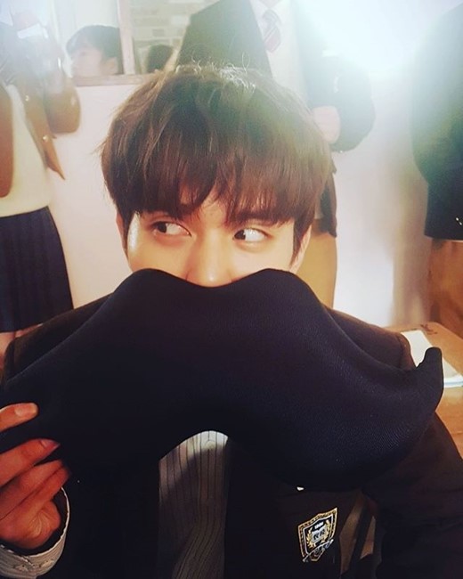 As Actor Yoo Seung-ho opened an Instagram account and started SNS, fans are responding hotly.Yoo Seung-ho opened an SNS account with Instagram Start! Iran greetings on the 28th of last month and posted the first photo.The appearance of the warm young-ho is not hidden even in the playful appearance with a large moustache cushion.Yoo Seung-ho then showed off his brilliant appearance next to the nickname fat card, and uploaded a photo of him posing with a puppy.On the other hand, Yoo Seung-ho will return to the A house theater with SBS Mon-Tue drama Revenge Returns which will be broadcasted on the 10th.Photo Yoo Seung-ho SNS