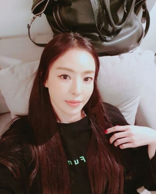 Actor Lee Da-hee has reported on his recent situation.Lee Da-hee posted a picture on his Instagram on the 1st with an article entitled Arrival in Spain.Lee Da-hee in the picture looks at Camera, with a glamorous features.The netizens who watched this are responding such as Pretty, Good day, Is it a trip? I envy Spain.