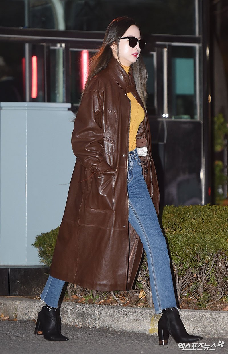 EXID Solji, who attended KBS 2TV Music Bank rehearsal held at KBS New Pavilion in Yeouido-dong, Seoul on the morning of the 30th, is posing on his way to work.