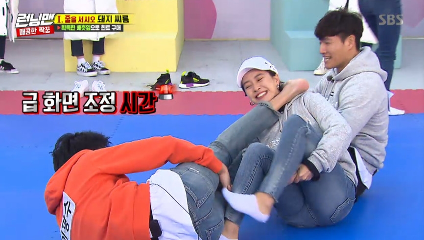 Lee Kwang-soo expressed his displeasure at Song Ji-hyos attack.On December 2, SBS Running Man, a Porco Rosso wrestle was held to push the opponent team.Lee Kwang-soo tried to attack Song Ji-hyo as a target during the crazy Porto Rosso wrestling game.Song Ji-hyo, who discovered this, fired a counterattack.But the scene was replaced by animal video, with the caption class screen adjustment time on the screen.Lee Kwang-soo was absurd, and Running Man said, I can not show you under the deliberation rules, but the team has won fair and square.In the end, Song Ji-hyos performance (?) led to the final victory of the team, which includes Kim Jong-guk and Song Ji-hyo.
