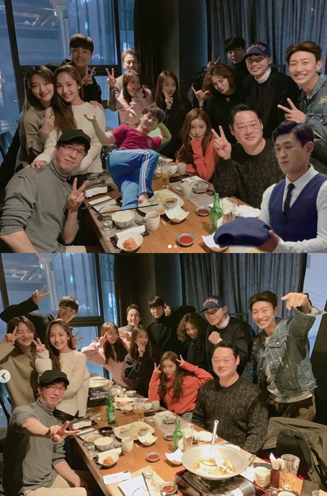 Why is Kim doing it? The team showed off its unwavering teamwork.On the second day, actor Hwang Bo Ra posted a picture on his instagram with an article entitled Why is Secretary Kim doing it? Young One Hari. I love you.The photo shows actors Park Seo-joon, Park Min-young, Hwang Bo Ra, Pyo Ye Jin, Yes One, and Kang Ki Young who appeared in the cable TV TVN drama Why is Secretary Kim last July?They smiled brightly at the camera and smiled at the camera, and caught the eye by showing a cheerful atmosphere.Especially, I laughed with the sense of synthesizing the actors who could not attend the day together with the photographs.On the other hand, Hwang Bo Ra is scheduled to appear on the cable TV SBS Plus new entertainment program Dubal Life which will be broadcasted on the 6th.