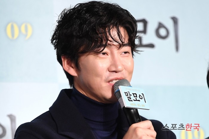 Yoon Kye-sang, Rain to wet the perfect Hair style (Horseshoe Production report society) <p>The movie Horseshoewe really use is prohibited in the 1940s, the last sight plate(similar to)a society for the conversion(Yoon Kye-sang)meet advance to make Rain pushed across the country in our tips and mind until all that story did.</p><p>Harmful with Yoon Kye-sang Kim, Hong Bo Wu Hyun Kim, Tae-Hoon Kim, Sun-Young, Democratic progressive hero, etc. Next years 1 July opening scheduled.</p>