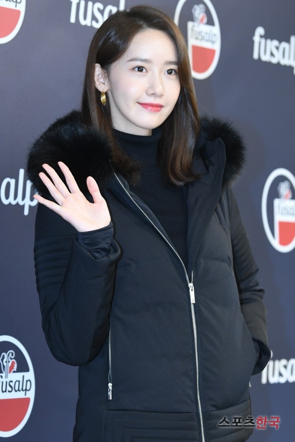 Girls Generation Im Yoon-ah attends an event commemorating the opening of the outer brand FUSALP store at the Fujop Flagship Store in Sinsa-dong, Gangnam-gu, Seoul on the afternoon of the 3rd.