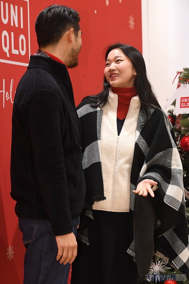 Designers Jung Seung-min and Model Jang Yoon-ju attended the 2018 Uniqlo The Holiday photo event held at the Myong-dong Uniqlo Myeong-dong Central Store in Seoul on the morning of the 3rd.