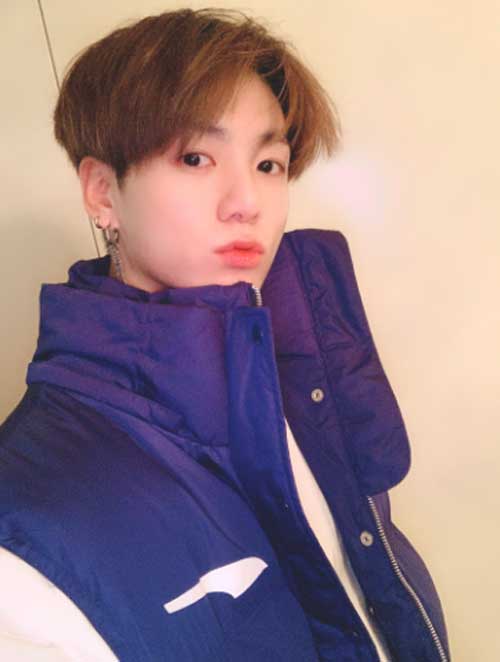 BTS Jungkook melted his fanship with a warm word.On the 3rd, Jungkook posted an article on the official BTS SNS saying, Please take your umbrella, be careful with Flu! And worried about the health of fans.Jungkook in the photo, which is also released, boasts a warm appearance despite being a non-toilet person, and attracts attention.The fans responded that I feel like I am going to be completely touched, Thank you, I am really strong, and Jungkook is also careful with Flu.Meanwhile, BTS, which Jungkook belongs to, won seven gold medals at the 2018 Melon Music Awards (2018 MMA) held on the 1st.