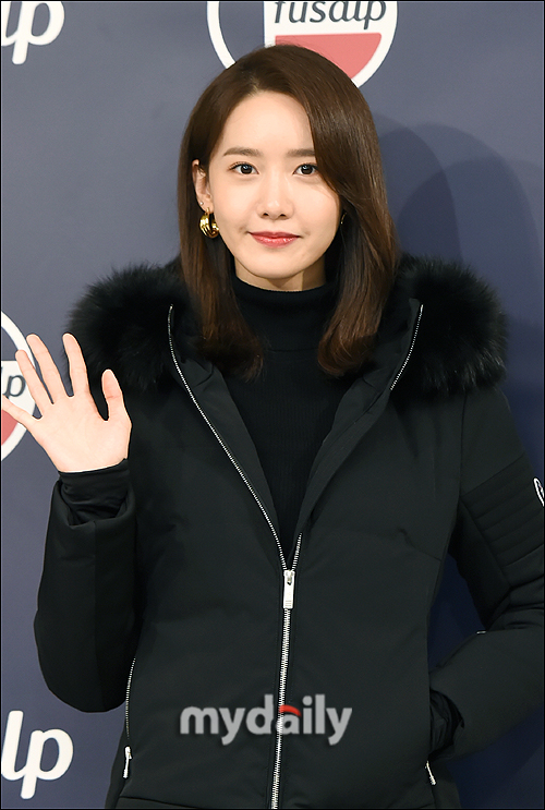 Actor Im Yoon-ah attends a photo wall event held at the Flagship Store in Fujob Dosan, Sinsa-dong, Gangnam-gu, Seoul on the afternoon of the 3rd.