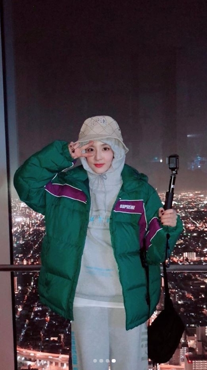 Sandara Park, from the group Two-Aniwon (2NE1), showed off her passion as a YouTuber.Sandara Park wrote on her Instagram account on December 3, This is real.A place where a person with a fear of heights cannot go up; a photo is posted on Daraa TV with the article Daraas Lanshan Osaka Tour; Hudderl.Inside the picture was a picture of Sandara Park holding Camera in his hand; Sandara Park is smiling palely, staring at Camera.Sandara Parks blemishes-free skin pulls out Eye-catchingThe fans who responded to the photos responded I want to see, I see Camera, I hold it, I am cute, I will see well. YouTube fighting.delay stock