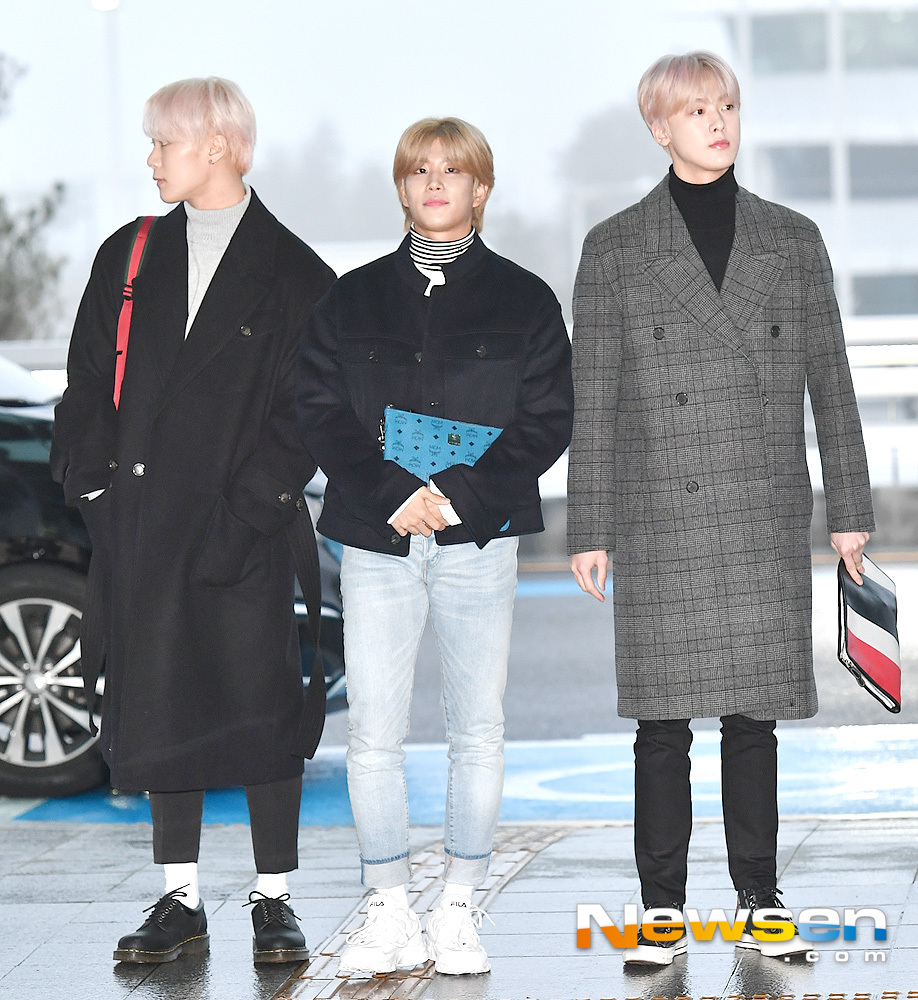 Singers Astro Moon Bin, MJ, and Yoon San-ha are departing to Japan through the Incheon International Airport on December 3rd at the Shinhan Ryu Festival Fukuoka Prefecture.useful stock