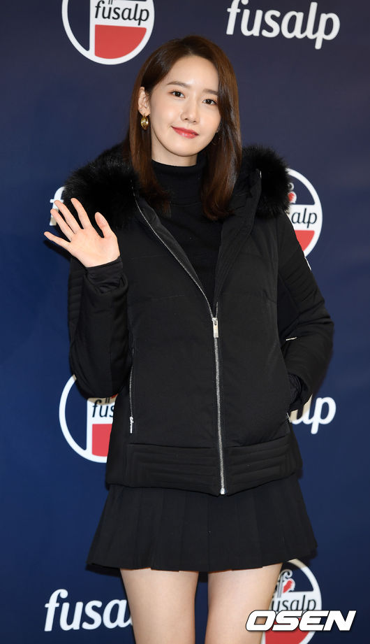 Singer and actor Yoona is posing at a photo wall Event held at a Fashion brand store in Gangnam-gu, Seoul on the afternoon of the 3rd.