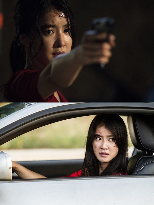 Actresses are hotly performing theaters in the second half of the year, including Lee Si-young of the movie Sister, Mitsubaik Han Ji-min, National Bankruptcy Day Kim Hye-soo, and Door Rock Gong Hyo-jin.Actresses in various genre films in the second half of 2018 are enriching the theater.The main characters are Lee Si-young of the anger Action <Sister>, Han Ji-min of <Mitsubaik>, <National Bankruptcy Day> Kim Hye-soo, and Gong Hyo-jin of <Door Rock>.First, actor Lee Si-young, who plays the role of Inae in the new anger Action film Sister, which depicts the revenge of the former bodyguard Inae (Lee Si-young), who is gradually exploding as he searches for the trail of his brother Generation (Park Se-wan), will show intense Action as well as unconventional emotional performances and capture the hearts of the audience.Lee Si-young, who is actively performing regardless of genre from Action to romance, plays the role of her sister In-ae who wants to live with her brother in the movie <Sister>.In the play, Inae is the only family member of his own, his pure brother Gift disappears, and Lee Si-young is looking for a person who leads the play by showing delicate emotional acting as well as extreme Action.As the Inae, just before the explosion of anger, gets closer to the traces of his brother, he becomes aware of the secrets he did not know, and the scene of revenge gives the audience a tension that makes him sweat and catharsis.In particular, Lee Si-young directly digests most of the Action scenes in the movie, from the high-level carcassing Action to the jujitsu who fights alone with many men, raising the immersion feeling.In addition, from the appearance of ordinary life with my brother to the appearance of my sister who has done everything to find my sister, I am expecting the birth of another life character that Lee Seo Young will be born.On the other hand, Han Ji-min of Mitsubaik, which was released in October, received a warm praise from the audience and critics for perfecting Baek Sang-a who became an ex-convict to protect himself.Han Ji-min has attracted favorable reviews through the transformation of the image and delicate emotional acting that he has never seen before through <Mitsubaik>.Kim Hye-soo, who visited the theater in 1997 with the movie National Bankruptcy Day, which deals with the crisis of national bankruptcy, returns to the Bank of Koreas monetary policy team leader Han Sihyun and shows intense charisma.The role of Han Si-hyun is being expressed in a cool and hot manner, and the audience is drawing attention. Finally, Gong Hyo-jin of Door Rock, which is about to open in December, also foresaw an unconventional emotional performance.Gong Hyo-jin will take on the role of Kyungmin, which tracks the reality of the incident after feeling the threat of a stranger, and will capture the hearts of the audience by delicately expressing the fear and fear of an ordinary person living alone.While actresses performance, which makes the 2018 theaters even hotter, is drawing attention, the movie Sister, which announced the birth of another life character of Lee Si-young, is scheduled to open on December 26 (Wednesday).