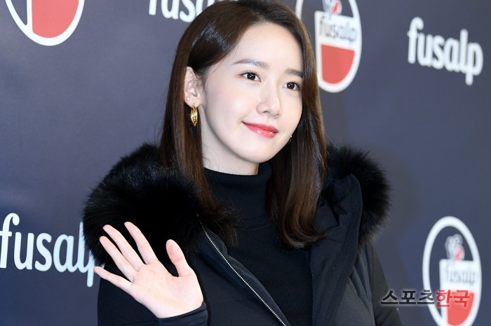 Girls Generation Im Yoon-ah attends an event commemorating the opening of the outer brand FUSALP store at the Fujop Flagship Store in Sinsa-dong, Gangnam-gu, Seoul on the afternoon of the 3rd.