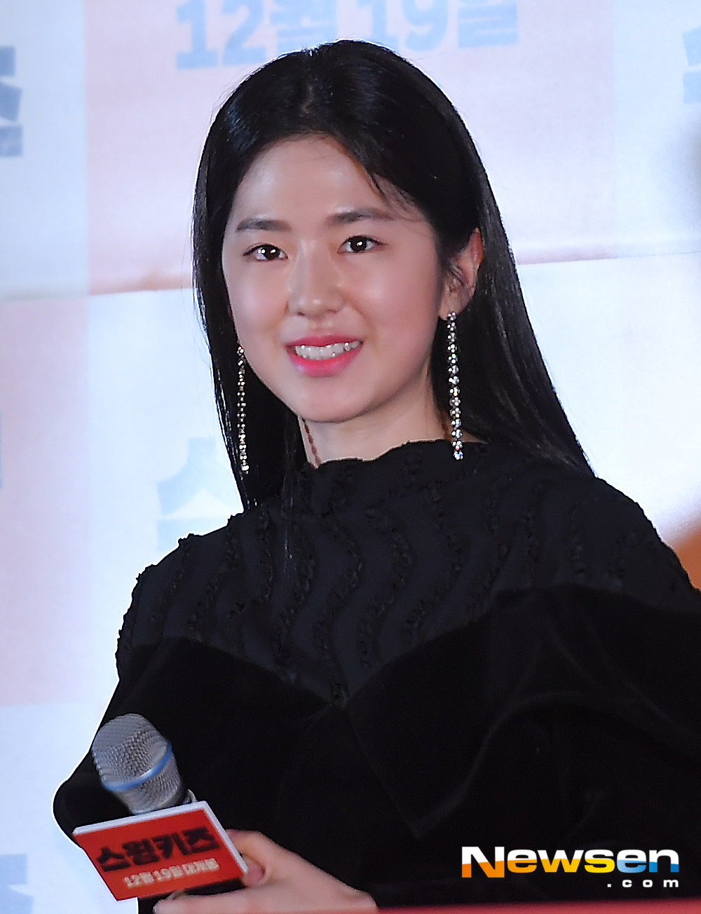 The premiere of the movie Swing Kids was held at CGV Yongsan I-Park Mall in Yongsan-gu, Seoul on the afternoon of December 4Park Hye-soo is responding to the interview.The premiere was attended by Do Kyung-soo, Park Hye-soo, Oh Jung-se and Kim Hyung-chul.