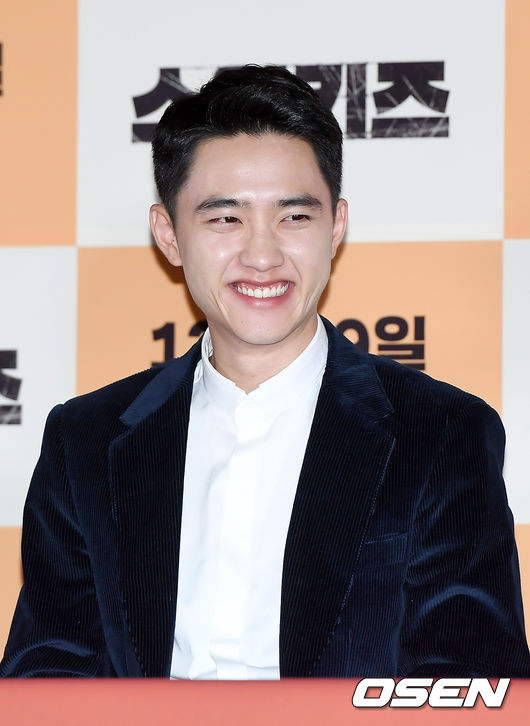 D.O. (Exo Dio) is smiling at the event of the media distribution preview of the movie Swing Kids held at CGV Yongsan I-Park Mall in Han River, Seoul on the afternoon of the 4th.