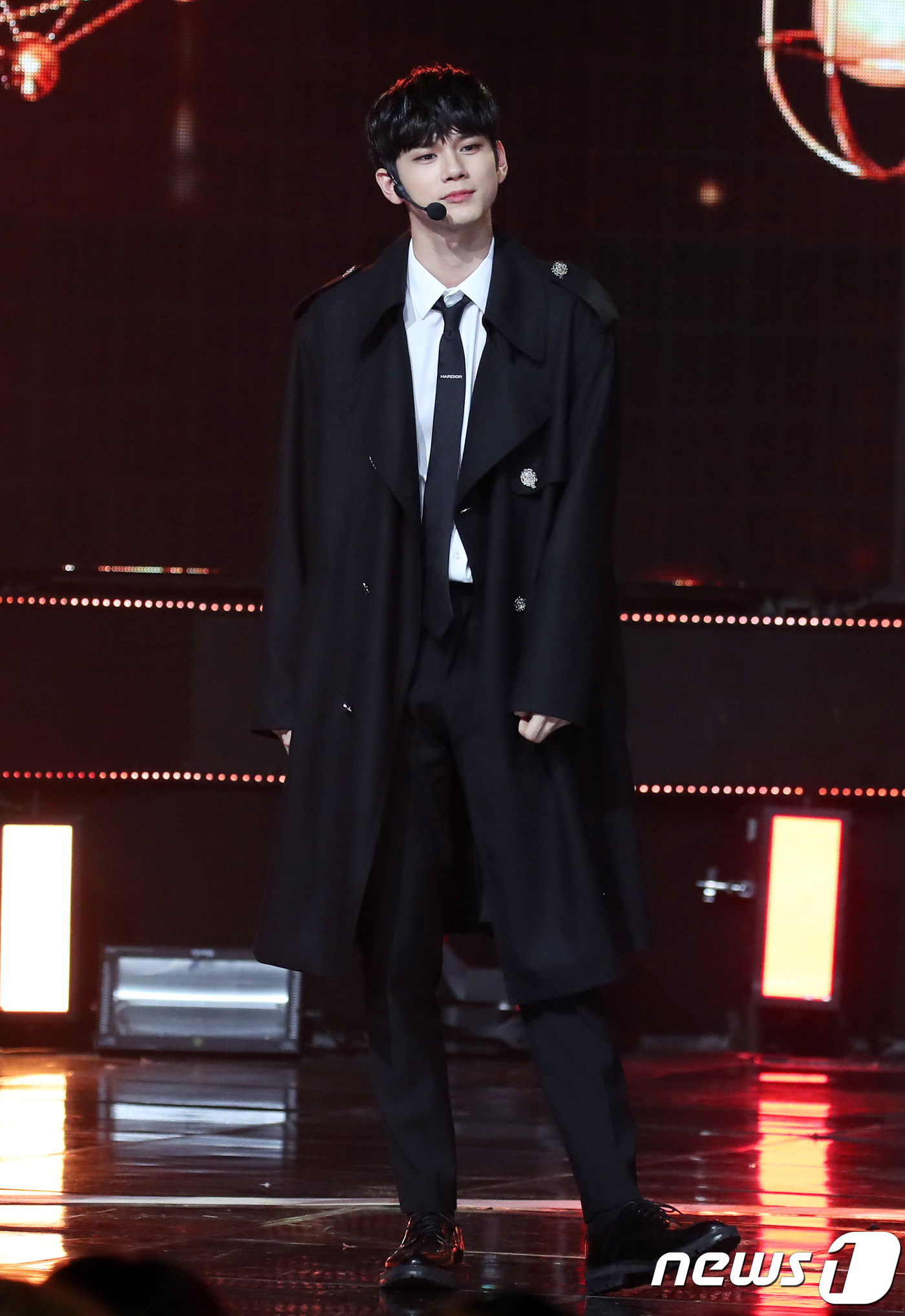 Ilsan = = Wanna One Ong Seong-wu is showing off his charm by appearing on MBC Musics Show Champion (Show Champion) which was broadcast live at MBC Dream Center in Ilsan on the afternoon of the 5th.12.5 2018