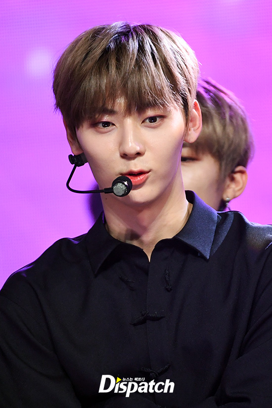 MBC MUSIC Show Champion live broadcast was held at MBC Dream Center in Janghang-dong, Dong-gu, Ilsan, Gyeonggi-do on the afternoon of the 5th.Wanna One Hwang Min-hyun showed off his sculpture-like visuals on the day.Meanwhile, Wanna One, Yubin, EXID, Lovelies, MAMAMOO, NCT127, Hot Shot, Celeb Five, Golden Child, The Boys, JBJ95, Decrunch, The Man Black, Dream Notes and others appear on live broadcasts this week.Gamam-inducing visual.If you lose, theres no exit.Not a picture.If you do, Shim Kung.