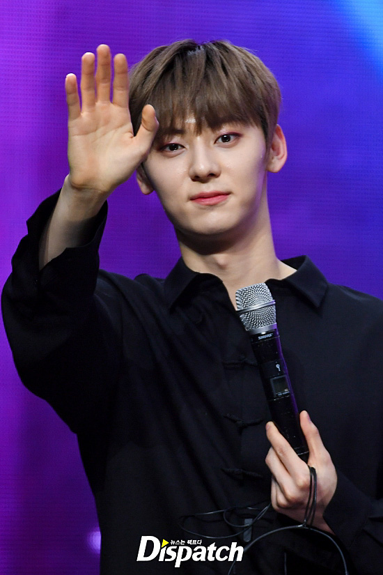 MBC MUSIC Show Champion live broadcast was held at MBC Dream Center in Janghang-dong, Dong-gu, Ilsan, Gyeonggi-do on the afternoon of the 5th.Wanna One Hwang Min-hyun showed off his sculpture-like visuals on the day.Meanwhile, Wanna One, Yubin, EXID, Lovelies, MAMAMOO, NCT127, Hot Shot, Celeb Five, Golden Child, The Boys, JBJ95, Decrunch, The Man Black, Dream Notes and others appear on live broadcasts this week.Gamam-inducing visual.If you lose, theres no exit.Not a picture.If you do, Shim Kung.