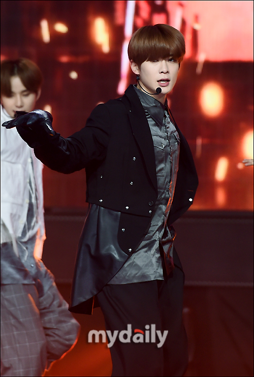 NCT127 Jaehyun is showing a passionate stage at the live broadcast of Show Champion 294th held at MBC Dream Center in Ilsan, Goyang City, Gyeonggi Province on the afternoon of the 5th.On the day of the Show Champion, Wanna One, EXID, Lovelies, MAMAMOO, NCT127, Yubin, May, Fall Train, Dream Notes, The Man Black, Decrunch, JBJ95, The Boys, Golden Child, Salup Five, Hot Shot appeared.