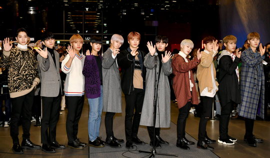 Thank you for saving me.Group Wanna One will be the first place for The Show for two consecutive weeks.took the place.Wanna One appeared on SBS Plus, SBS funE and SBS MTV The Show on December 4 and first place with Spring freeze, became the main character of The Show The Choice. First place for the second consecutive week following last week.and the .first placeThe song Spring Breeze is a song that contains the heart of each Wanna One member in a sad but beautiful story. The lyrics and beautiful melody are impressive.Wanna One said, I am very honored to receive The Show The Choice for two consecutive weeks.Thank you so much for the production of The Show, which is beautifully decorated and cared about every stage, and the hair make-up stylist staff who are so grateful and Wanna One.Thank you to the company staff, and finally, thank you for loving and loving our beloved Wanna One. I love you a lot! Do you have a warm day? On the day of the show, 14U, EXID, H.U.B, HOTSHOT, JBJ95, NCT 127, THE BOYZ, Wanna One, Golden Child, Nature, Dream Note, Decrunch, Lovelies, Mamamu, Six Night, and Yoo Jae-pil were staged.sulphur-su-yeon
