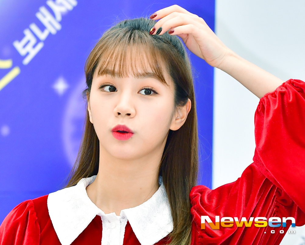 The model model Girls Day Hyeri fan signing ceremony was held at the Time Square Atrium A in Yeongdeungpo, Seoul on December 5.Hyeri attended the day and attracted Eye-catching.Jang Gyeong-ho