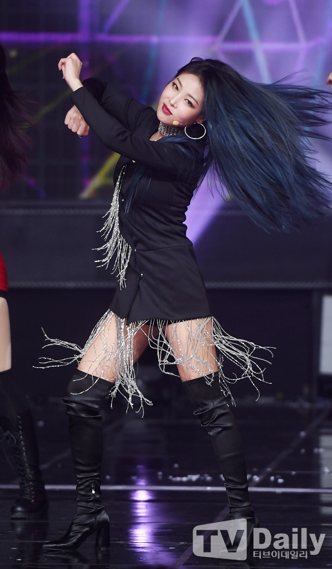 Cable TV MBC Music Show Champion on-site was held at MBC Dream Center in Ilsan, Goyang City, Gyeonggi Province on the afternoon of the 5th.Yubin is showing off a great stage on this day.MBC Music and MBC Everlon live broadcasts of Show Champion include Wanna One, Yubin, Lovelies, MAMAMOO, NCT127, Hot Shot, Celeb Five, Golden Child, The Boys, JBJ95, DiCrunch, Dream Notes, The Man Black and others.Cable TV MBC Music Show Champion on-site