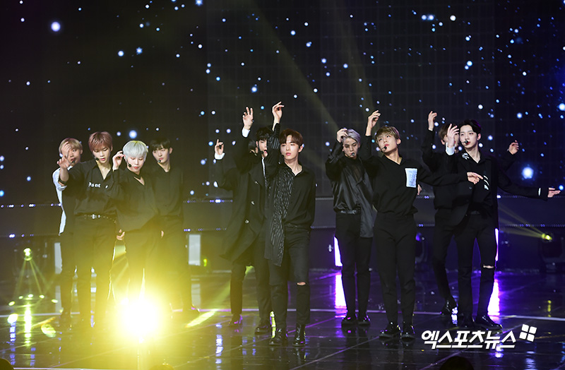 Wanna One, who attended the MBC MUSIC Show Champion on-site at MBC Dream Center in Ilsan, Goyang City, Gyeonggi Province on the afternoon of the 5th, is showing a wonderful performance.