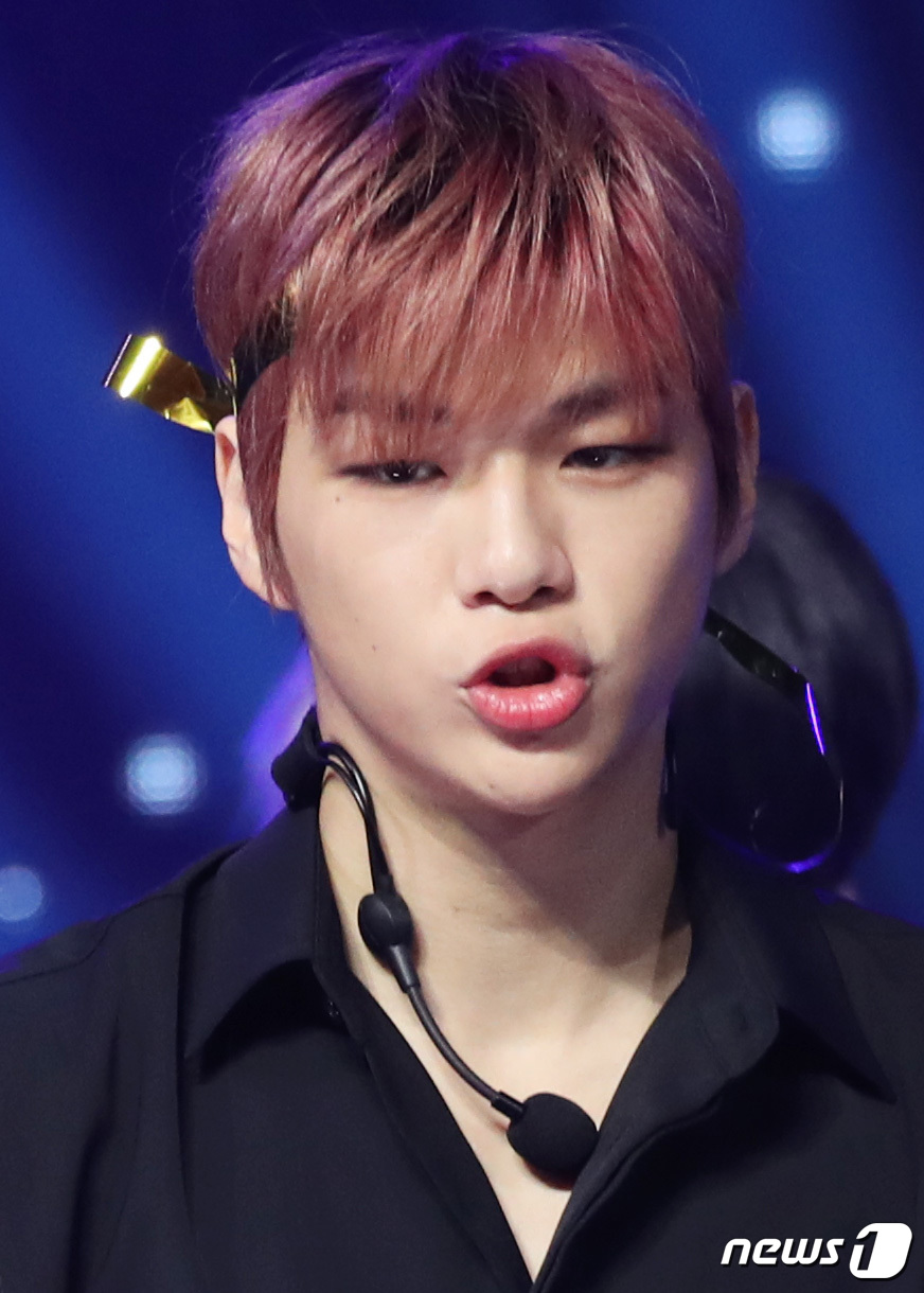 Ilsan = = Wanna One Kang Daniel appeared on MBC Musics Show Champion (Show Champion) live at MBC Dream Center in Ilsan on the afternoon of the 5th and first placeIm delighted after taking the title. 12.6 2018