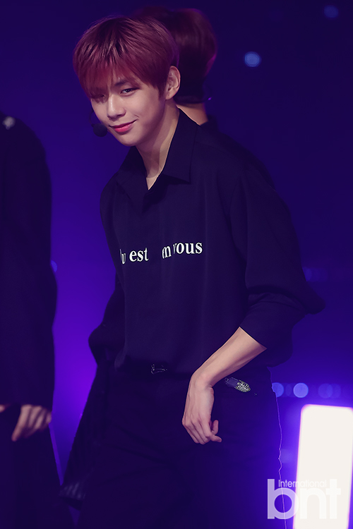 MBC MUSIC Show Champion on-site public release was held at the Ilsandong-gu Chang Dong MBC Dream Center on the afternoon of the 5th.Group Wanna One Kang Daniel is showing off a great stage.news report