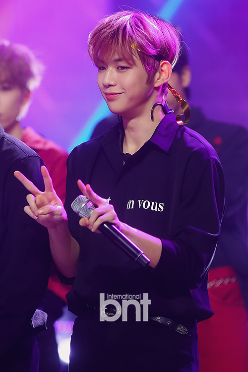 MBC MUSIC Show Champion on-site public release was held at the Ilsandong-gu Chang Dong MBC Dream Center on the afternoon of the 5th.Group Wanna One Kang Daniel is showing off a great stage.news report