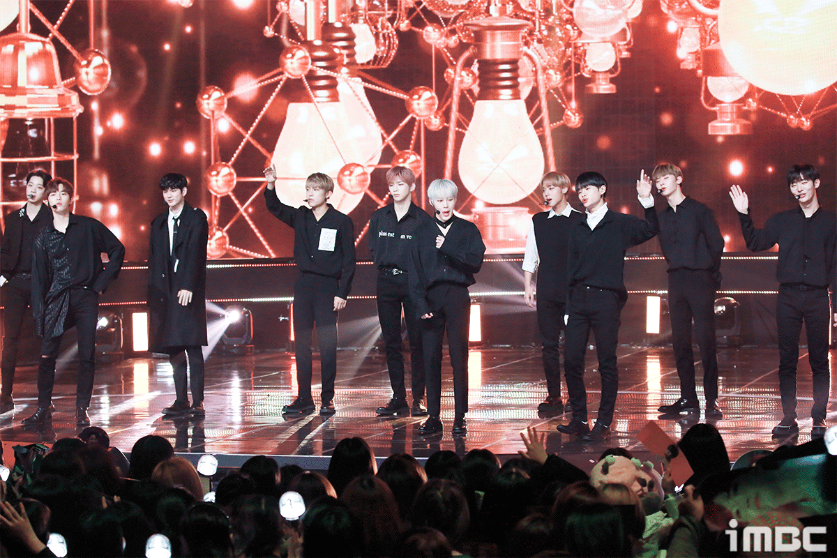 Wanna One won the championship song in MBC Music Show Champion live broadcast at Ilsan MBC Dream Center on the afternoon of the 5th and achieved the music broadcasting 7th king with the title song Spring Wind.On this day, Wanna One recorded the song Sulae and the title song Spring Wind in advance and broadcast live broadcasts, but stood on stage while the recorded stage was broadcast to meet fans.Meet Wanna One on stage during live broadcasts that were not seen on TV.Squadism!On the other hand, Show Champion featured Wanna One, The Boys, Lovelies, EXID, Yubin, Decrunch, Celeb Five, JBJ95, Hot Shot and Dream Notes.iMBC Imitation