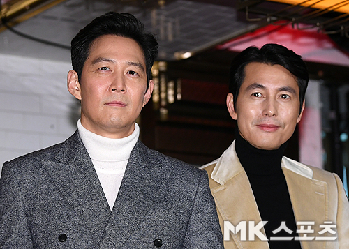 Actor Jung Woo-sung and Lee Jung-jae attended a new mainstream brand event at a restaurant in Itaewon, Seoul, on the 6th.Jung Woo-sung, Lee Jung-jae poses.