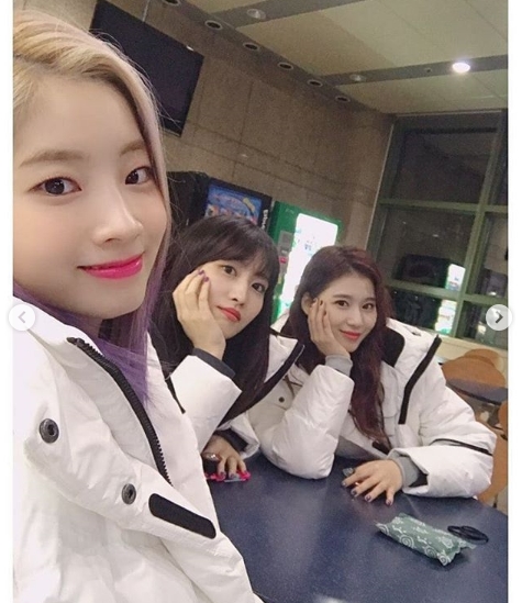 <p>Group TWICE the SBS arts program Running Man shooting certificate photos to the public.</p><p>TWICE the 12, November 6, Afternoon on the official SNS, The Running Manposts with 3 pictures posted.</p><p>Public photos are TWICE the most recent Running Man shooting for shooting photos. Invariably Shining Romance looks into the eyes.</p><p>TWICE in the last 2 days of the broadcast of ‘Running Man’complete with appearances by Buzz. The kimchi of the real mate to find handyman special lace decorated in the viewers of the interest received.</p>