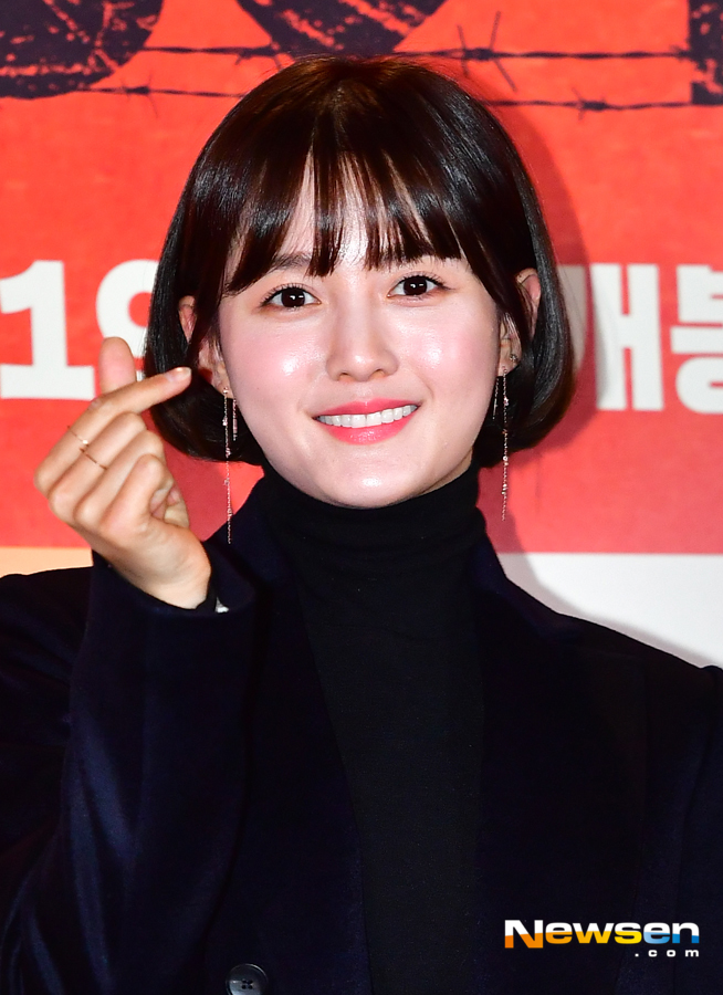 The VIP premiere of the movie Swing Kids was held at Lotte Cinema Lotte World Tower Cine Park in Sincheon-dong, Songpa-gu, Seoul on December 6th.Nam Bo-ra was present on the day.Jang Gyeong-ho