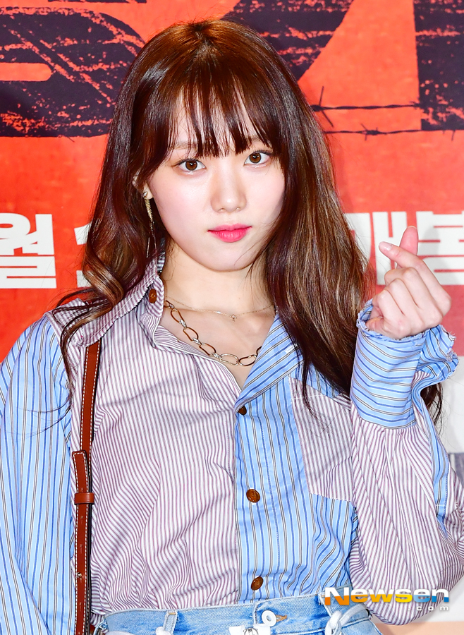 The VIP premiere of the movie Swing Kids was held at Lotte Cinema Lotte World Tower Cine Park in Sincheon-dong, Songpa-gu, Seoul on December 6th.Lee Sung-kyung attended the day.