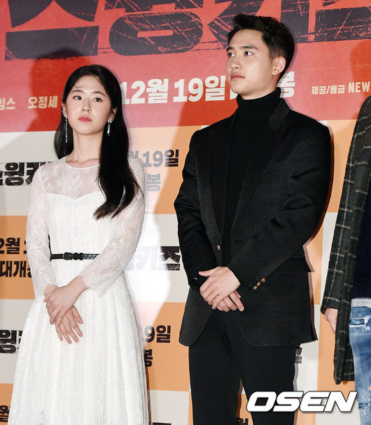 The VIP premiere of the movie Swing Kids was held at Lotte Cinema Lotte World Tower in Sincheon-dong, Songpa-gu, Seoul on the afternoon of the 6th.Actor Park Hye-soo, D.O., has photo time.