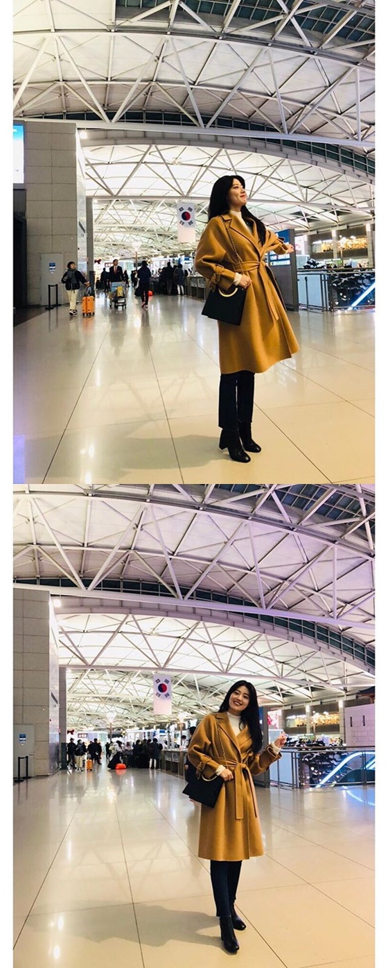 Nam Ji-hyun posted two photos on his instagram on the 6th with an article entitled #Vietnam The Departure!!In the open photo, Nam Ji-hyun poses at the Incheon International Airport, especially his smile that caught the attention of the viewers.Many netizens who responded to this responded such as I go well, I am very beautiful today and I am going to have a pleasant trip.On the other hand, Nam Ji-hyun was loved by Hong Shim in the cable channel tvN monthly drama One Hundred Days which last October.