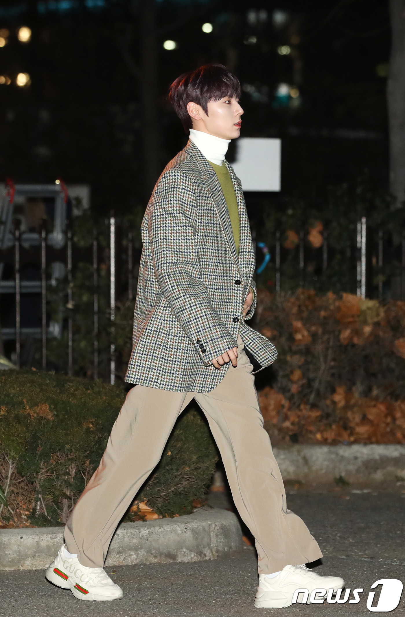 Seoul=) = Wanna One Hwang Min-hyun attends a rehearsal for KBS2 Music Bank (MU Bang) held at the public hall of KBS New Building in Yeouido, Seoul on the morning of the 7th.December 7, 2018