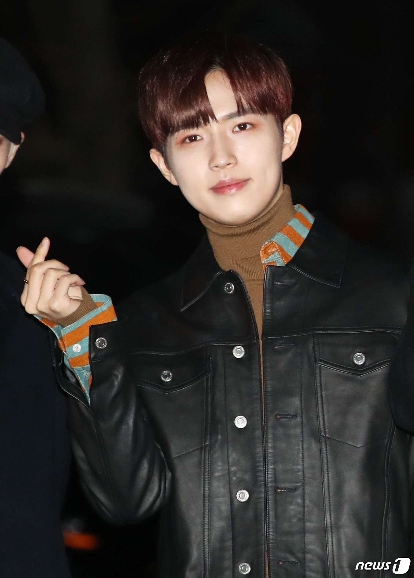 Seoul=) = Wanna One Kim Jae-hwan poses at the KBS2 Music Bank (MU Bang) revival held at the public hall of KBS New Building in Seoul Yeouido on the morning of the 7th.December 7, 2018