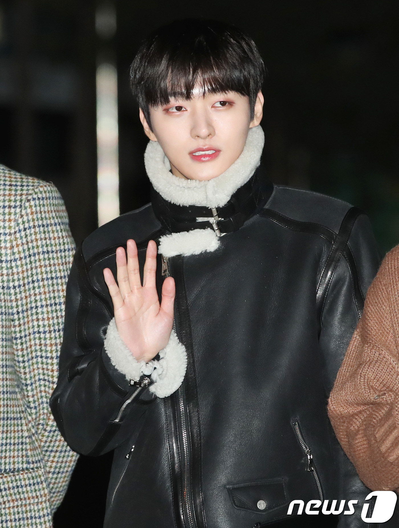 Seoul=) = Wanna One Yoon Ji-sung poses at the KBS2 Music Bank (MU Bang) revival held at the public hall of KBS New Building in Yeouido, Seoul on the morning of the 7th.December 7, 2018
