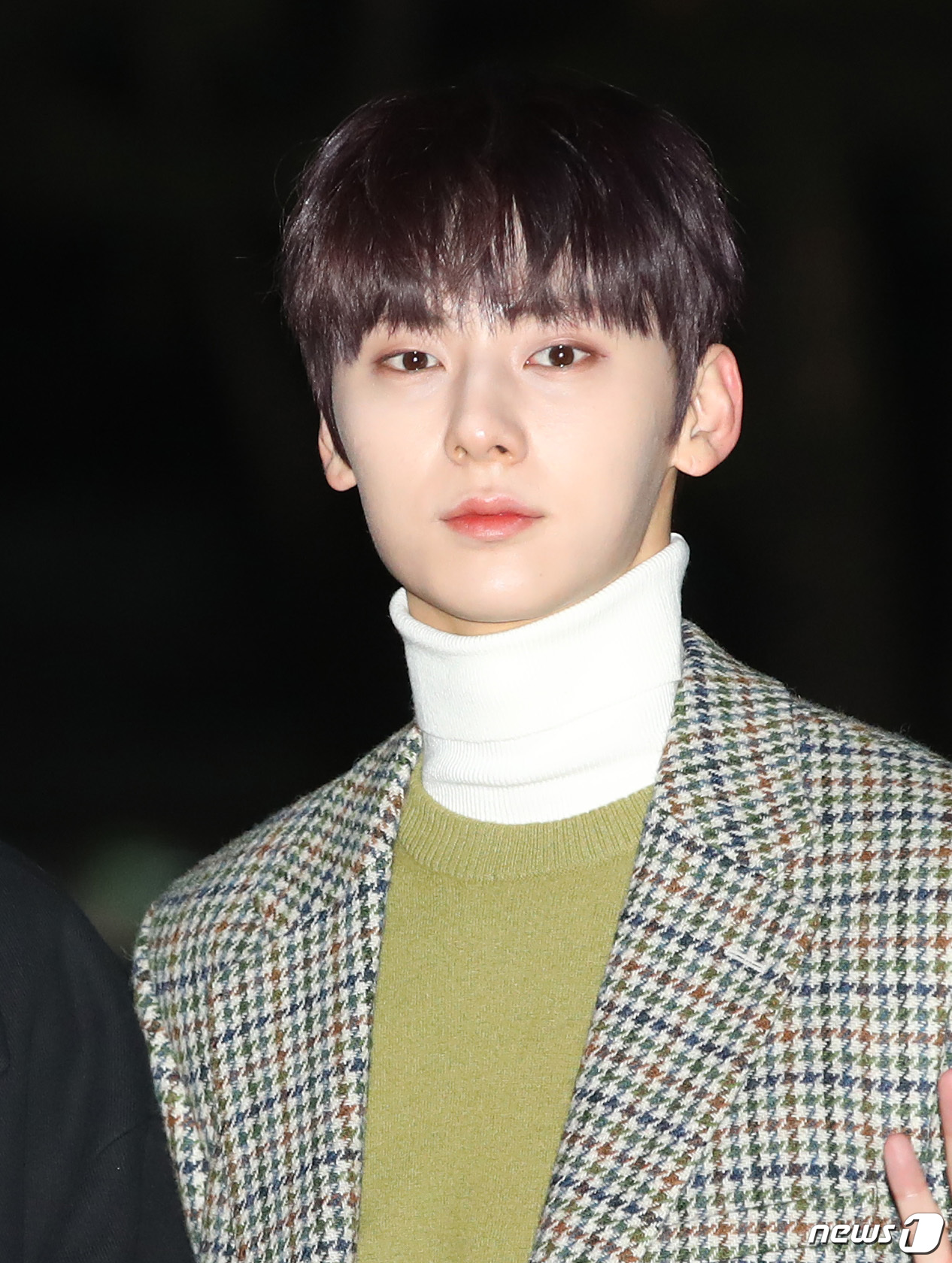 Seoul=) = Wanna One Hwang Min-hyun poses at the KBS2 Music Bank (MU Bang) revival held at the public hall of KBS New Building in Yeouido, Seoul on the morning of the 7th.December 7, 2018
