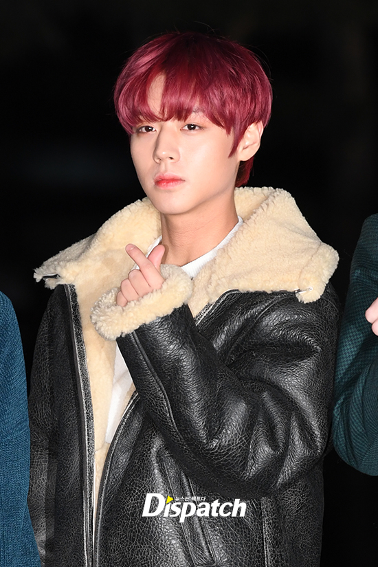 KBS-2TV Music Bank rehearsal was held at KBS public hall in Yeouido, Yeongdeungpo-gu, Seoul on the morning of the 7th.Wanna One Park Jihoon braced for cold snap with black leather coatOn the other hand, Music Bank will be attended by Yubin, Wanna One, New East W, Red Velvet, The Boys, Null, Nature and Lovelies.I ripped the comics out.Woul, man, god.Smiley atmosphere.