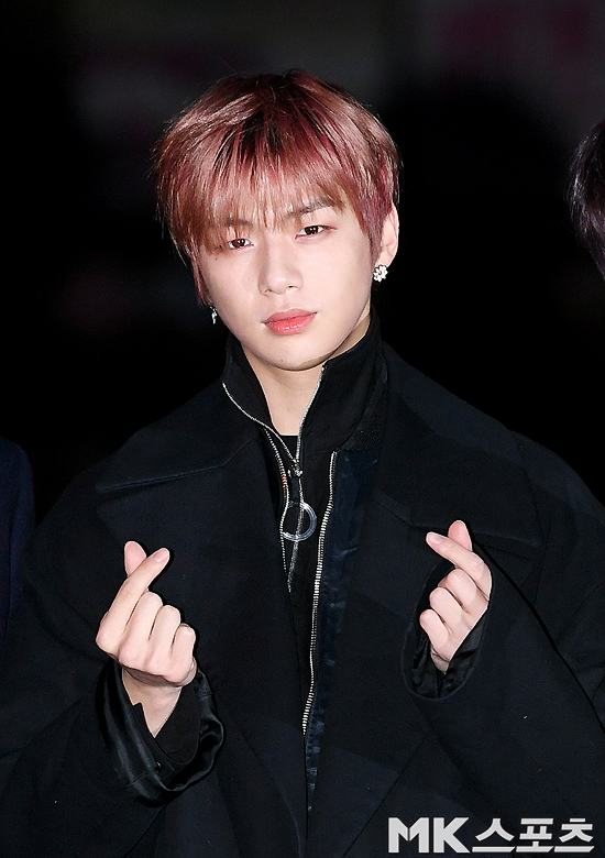 KBS 2TV Music Bank rehearsal was held at the public hall of KBS New Building in Yeouido, Yeongdeungpo-gu, Seoul on July 7.Group Wanna One member Kang Daniel poses for the Music Bank revival Way to work.