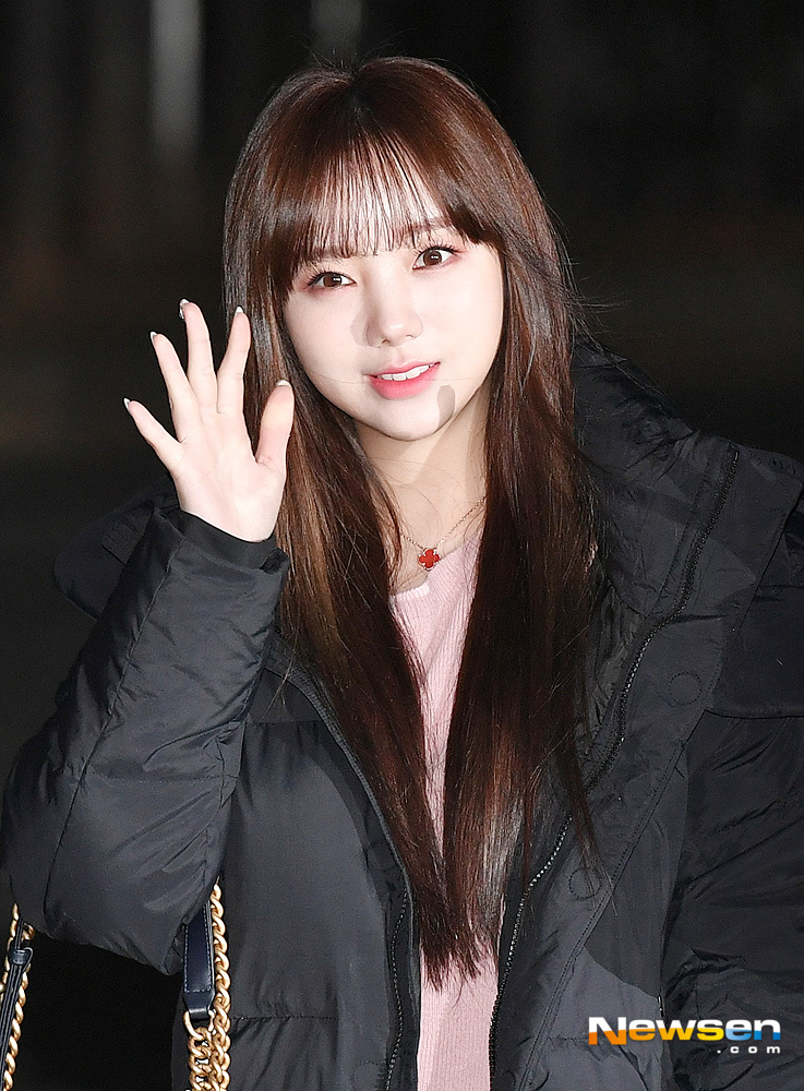 KBS 2TV Music Bank rehearsal was held at the public hall of Yeouido KBS New Pavilion in Yeongdeungpo-gu, Seoul on December 7th.Lovelyz Kei poses on the day.