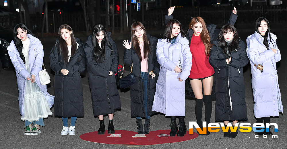 KBS 2TV Music Bank rehearsal was held at the public hall of Yeouido KBS New Pavilion in Yeongdeungpo-gu, Seoul on December 7th.Lovelyz poses on the day.