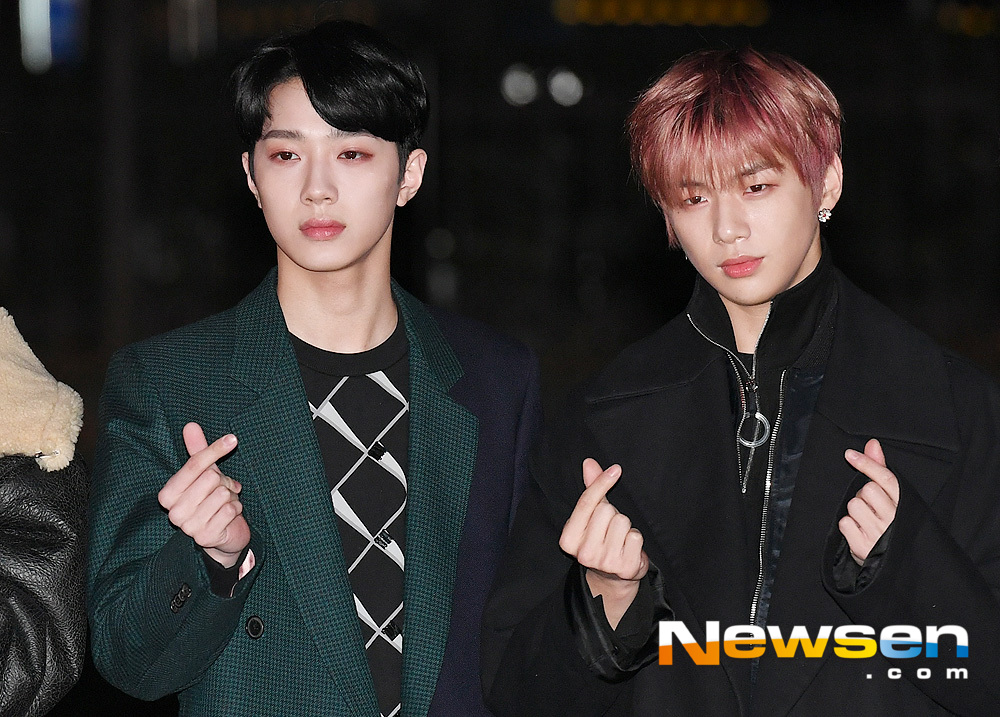 KBS 2TV Music Bank rehearsal was held at the public hall of KBS New Pavilion in Yeouido, Yeongdeungpo-gu, Seoul on December 7th.Wanna One Lai Kuan-lin and Kang Daniel pose on the day.useful stock