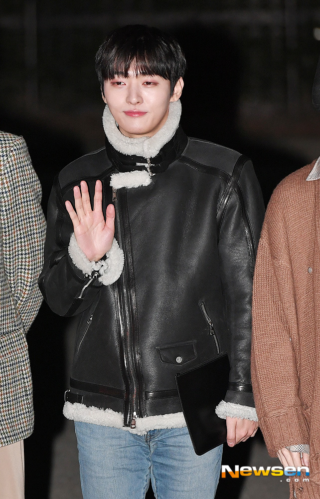 KBS 2TV Music Bank rehearsal was held at the public hall of KBS New Pavilion in Yeouido, Yeongdeungpo-gu, Seoul on December 7th.Yoon Ji-sung of Wanna One poses on the day.